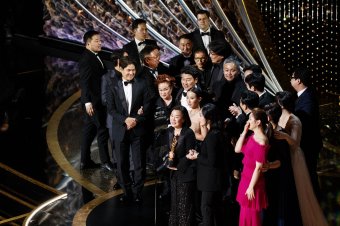 Az Élősködők tarolt – az Oscar-díjak történetében először lett idegen nyelvű a legjobb film