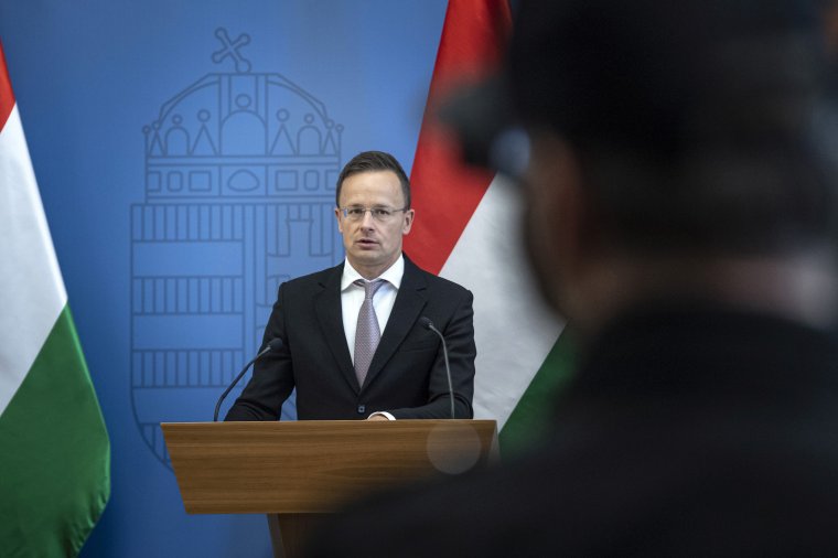 Több tiszteletet a magyaroknak! – egyperces videóban válaszolt a magyar külügyminiszter Johannisnak