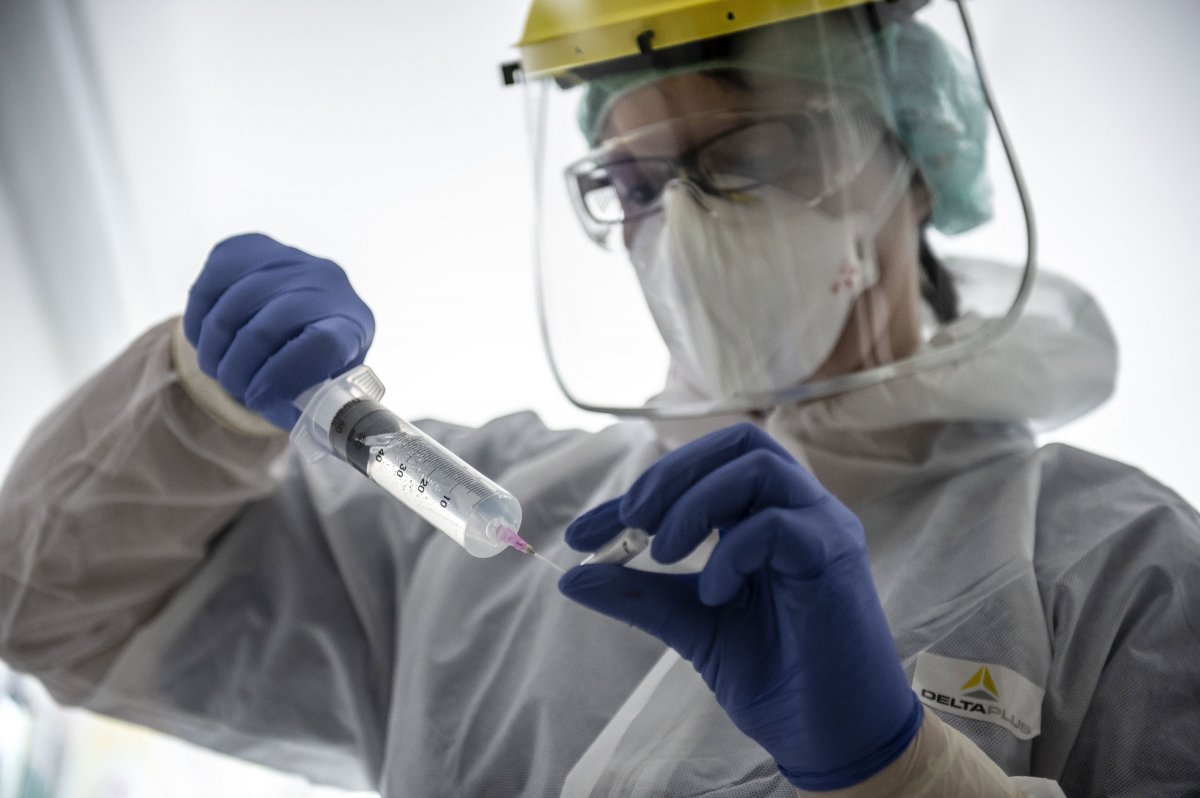 Nem csökken a „járványtempó”, az elvégzett tesztek közel 12 százaléka lett pozitív