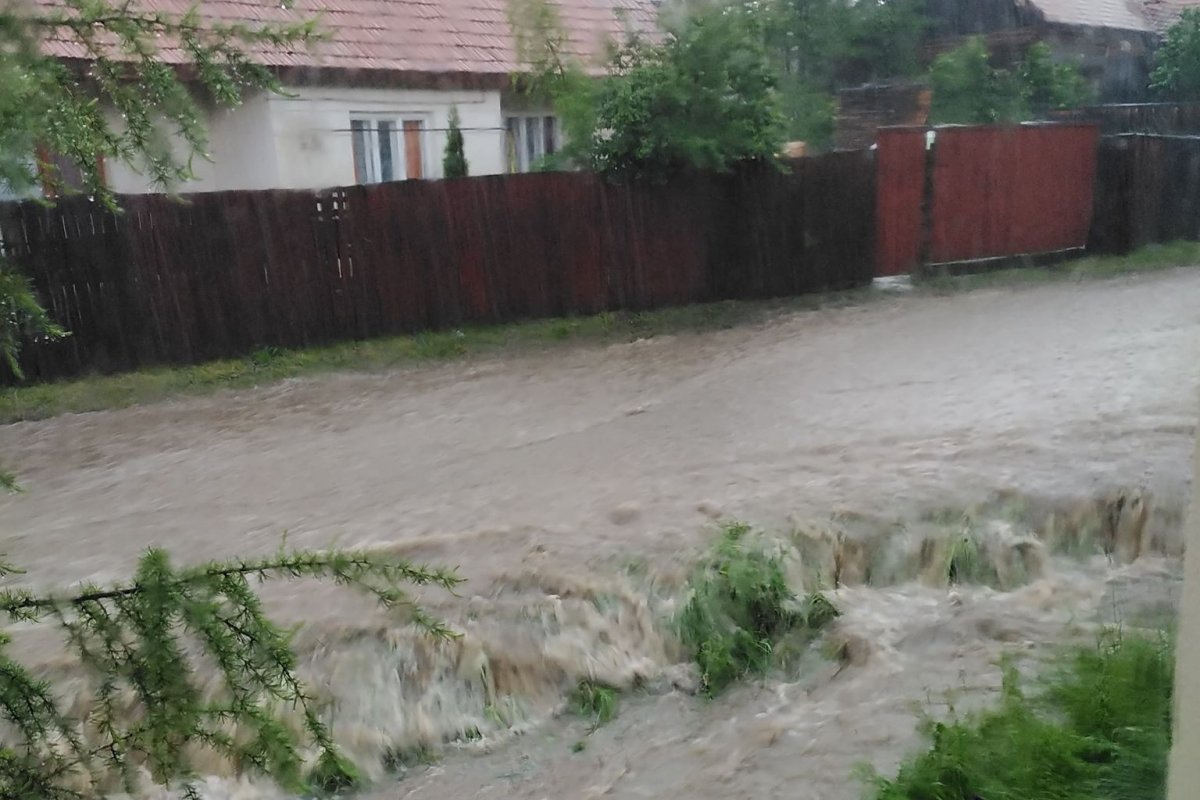 Több erdélyi megyében közbe kellett lépnie a katasztrófavédelemnek a vihar miatt