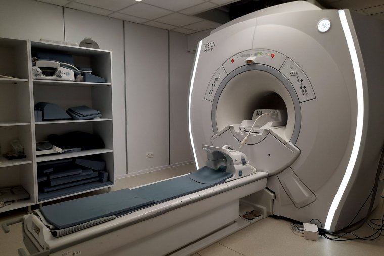 Hosszabb programmal, több beteg mágnesesrezonancia-vizsgálatát tudják elvégezni a csíkszeredai kórházban