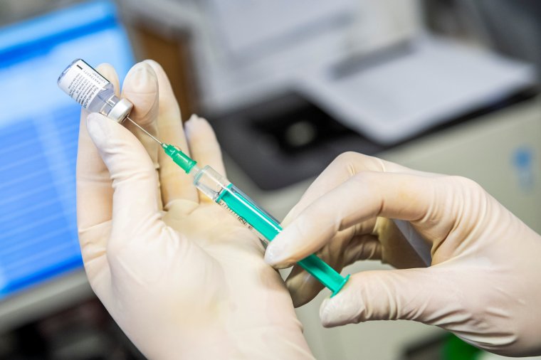 Az oltáskampány vezetője szerint a lakosság harmada bizonytalan a vakcina beadatását illetően