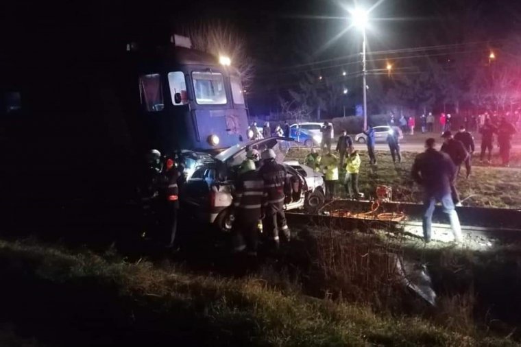 Vonat gázolt el egy személyautót, a sofőr életét vesztette