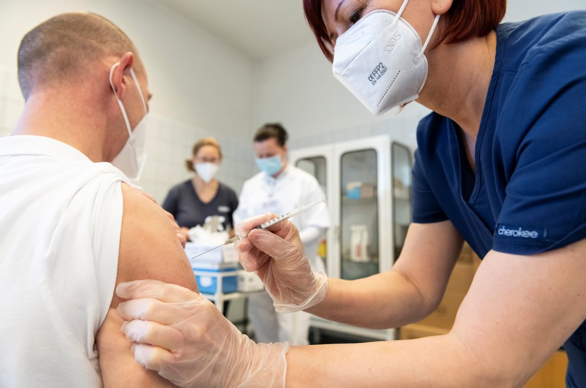 Több mint 200-szor oltottak be koronavírus ellen egy német férfit