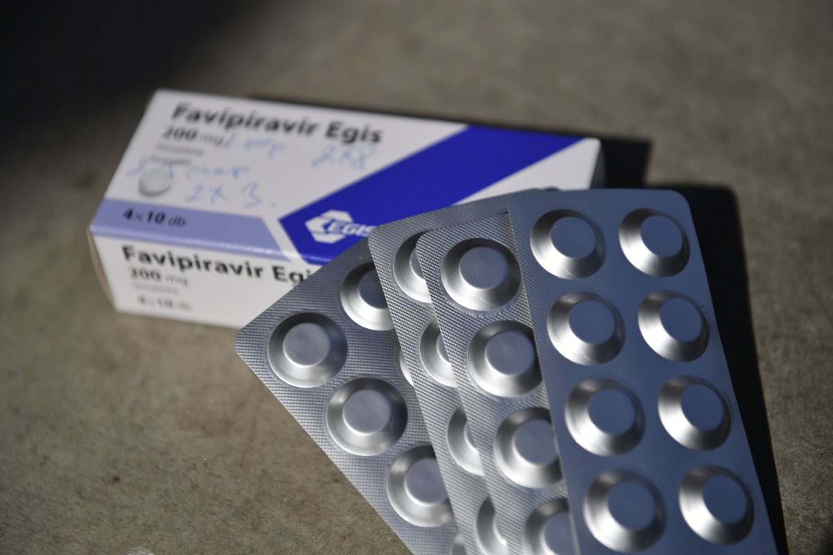 Ezer doboz favipiravir gyógyszert küld Magyarország Romániának, egyeztetnek a további segítségről