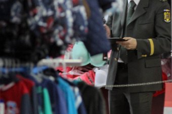 Ismert márkák hamisított ruháit foglalták le Hargita megyében