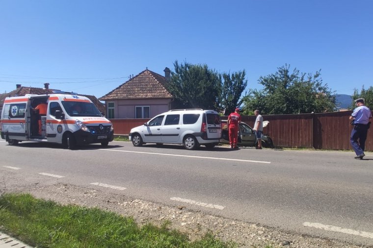Hídfőnek ütközött autóhoz riasztották a hatóságokat Csicsóba