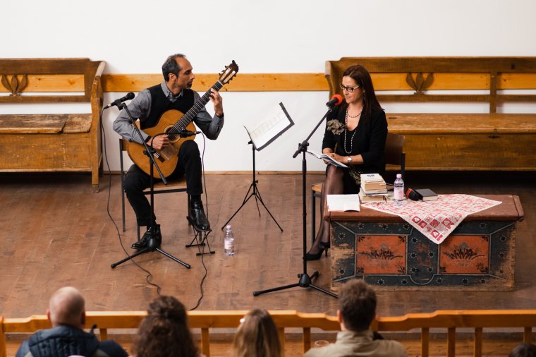 A dél-amerikai zene és magyar vers találkozása Gyimesbükkben