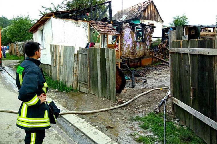 Lakóház égett le Zetelakán, ellentmondásos információk a tűz okáról