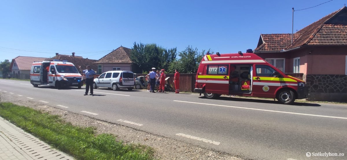 Hídfőnek ütközött autóhoz riasztották a hatóságokat Csicsóba