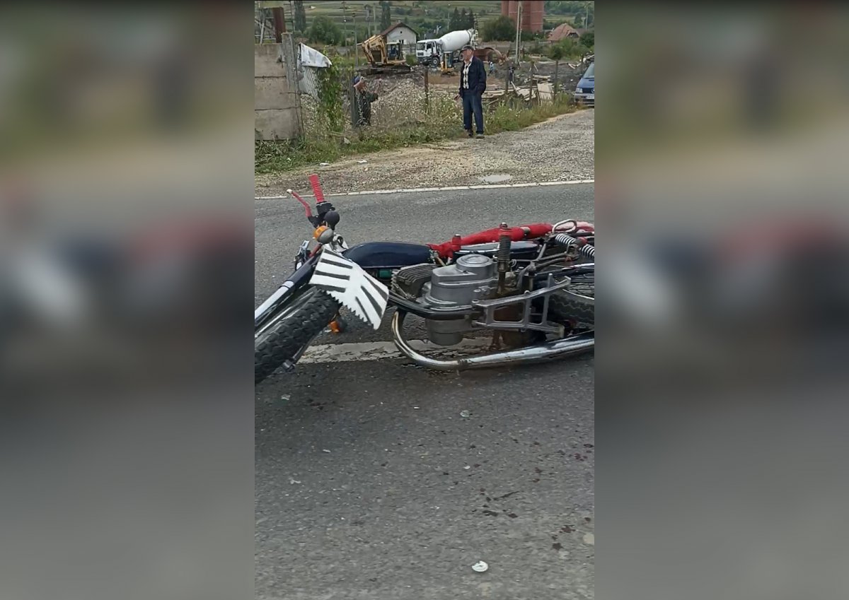 Idős motoros ütközött autóval Csíkszentdomokos közelében