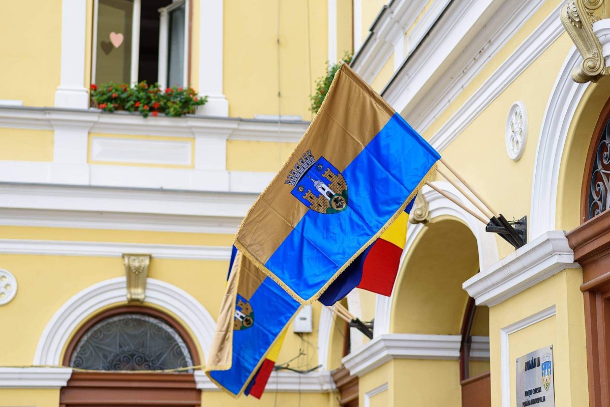 Pereli a kormányt a románok fóruma Sepsiszentgyörgy és Kovászna megye zászlói miatt