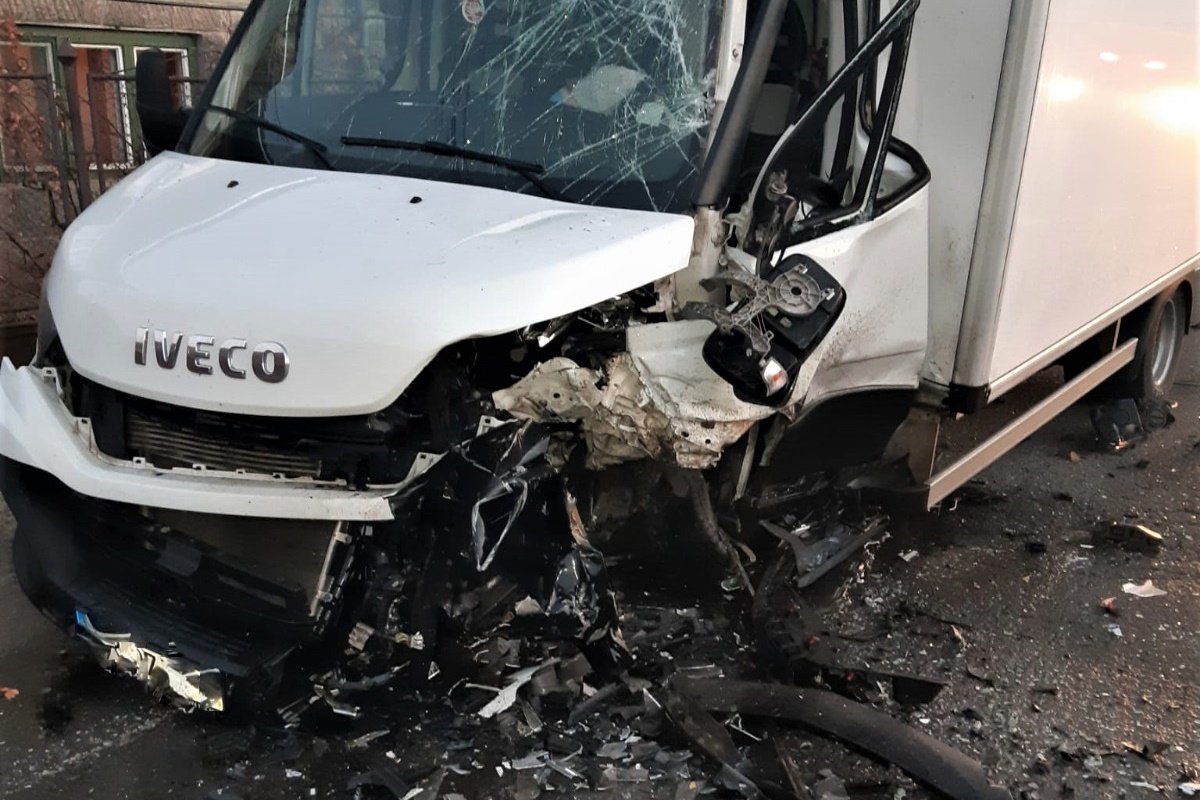 Két autó ütközött Kibéden, egy utast kórházba szállítottak
