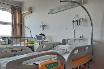 Új ágyakat és lélegeztetőgépeket kapott a csíkszeredai kórház
