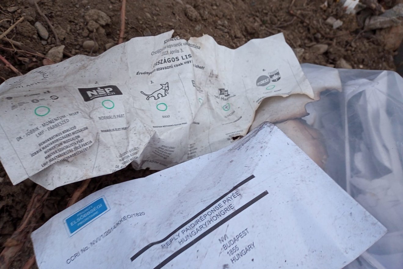 Kidobott, megégett levélszavazatokat találtak – egyik borítékban sem szerepelt azonosító nyilatkozat
