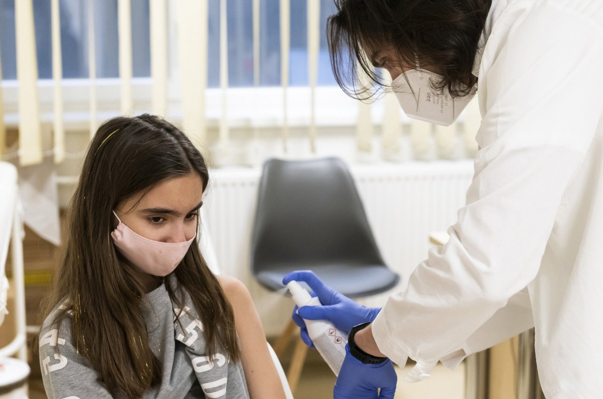 Közel nyolcezer 5 és 11 év közötti gyermek kapta meg eddig a koronavírus elleni oltás első dózisát