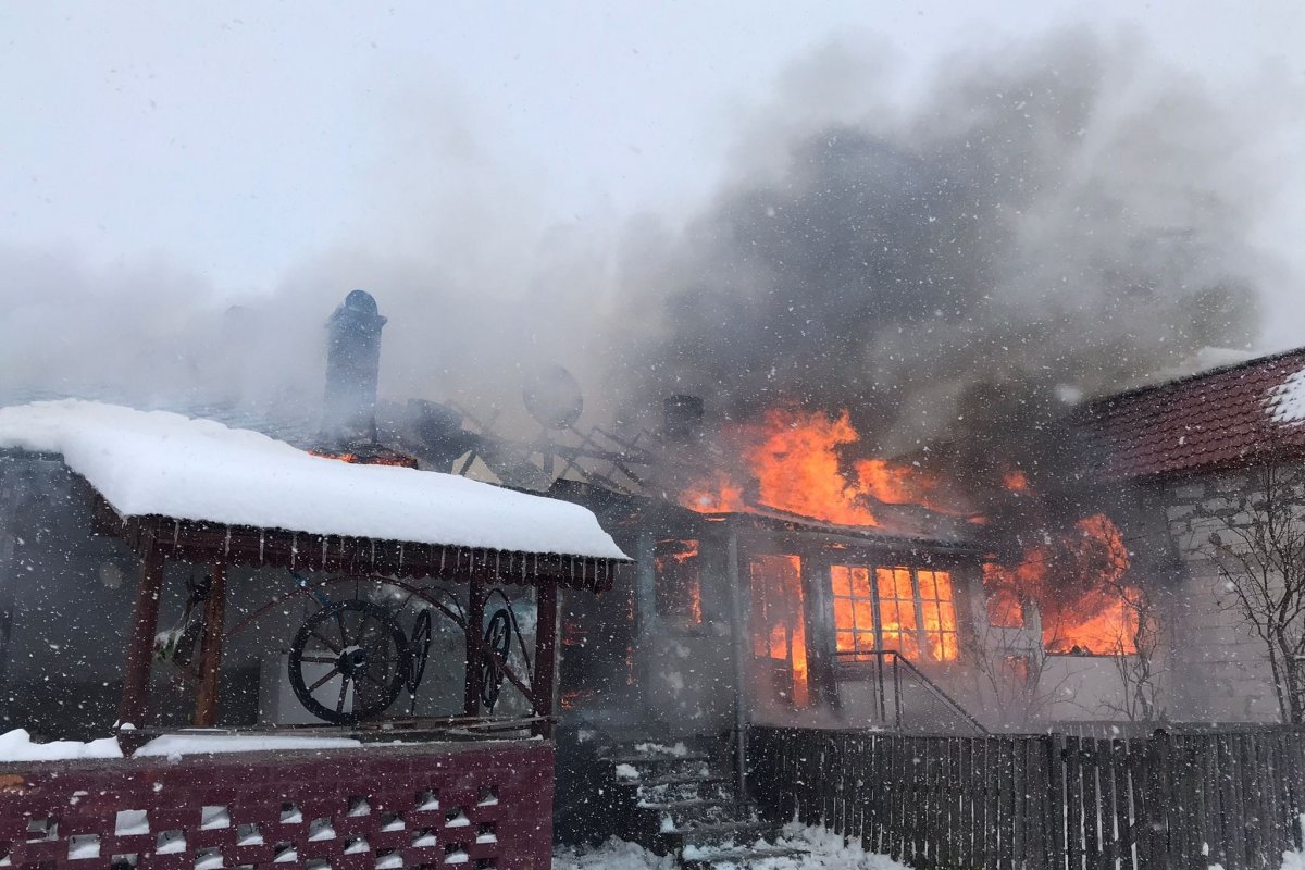 Hatalmas tűz, házak váltak a lángok martalékává Kommandón