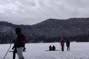 Fiatalok túráztak a Szent Anna-tóhoz