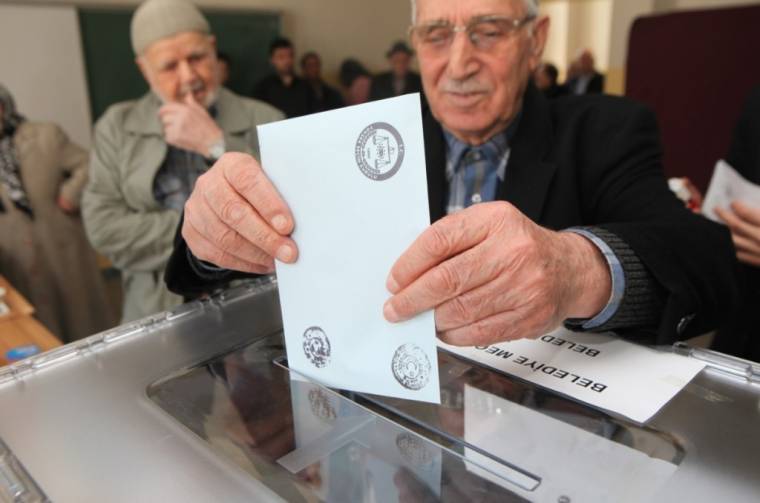 Török népszavazás – Az elnöki rendszert támogató voksok állnak győzelemre
