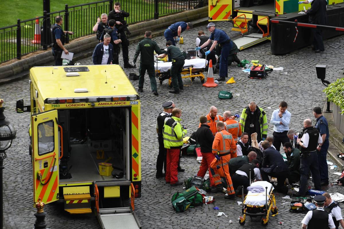 Scotland Yard: 50 sérültje és újabb áldozata van a londoni merényletnek