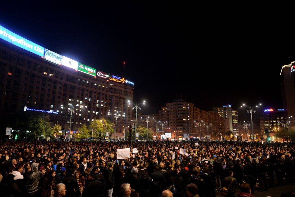 Több tízezren tüntettek Bukarestben