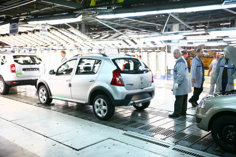 Kelendő a Dacia: nyolc százalékkal nőtt a gépkocsigyártás Romániában