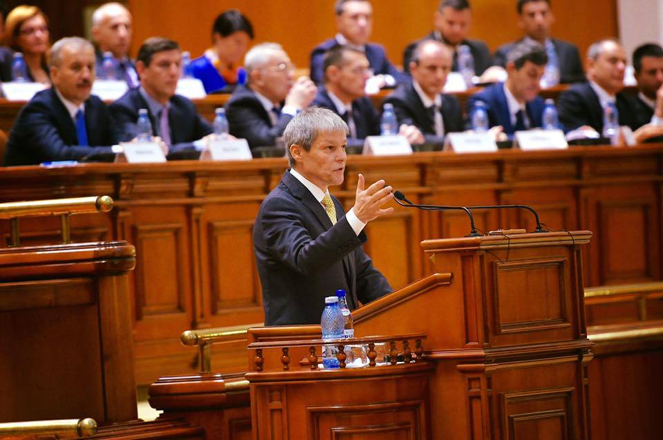 Cioloş szerint „alávaló ostobaságról árulkodó vicc” az, hogy ő Soros fia lenne