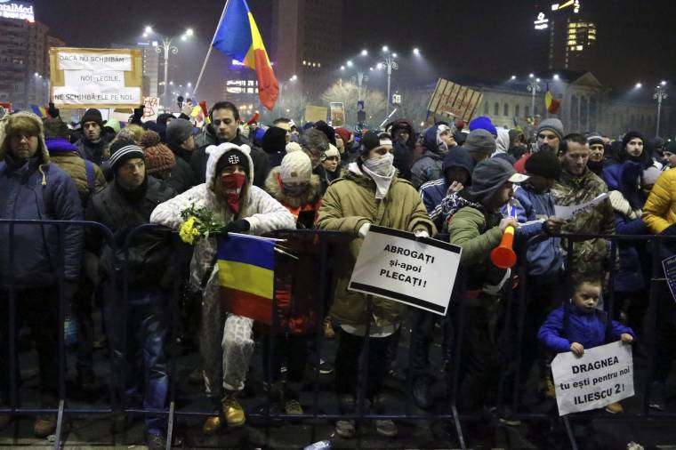 Folytatódtak vasárnap a kormányellenes tüntetések Bukarestben és az ország nagyobb városaiban