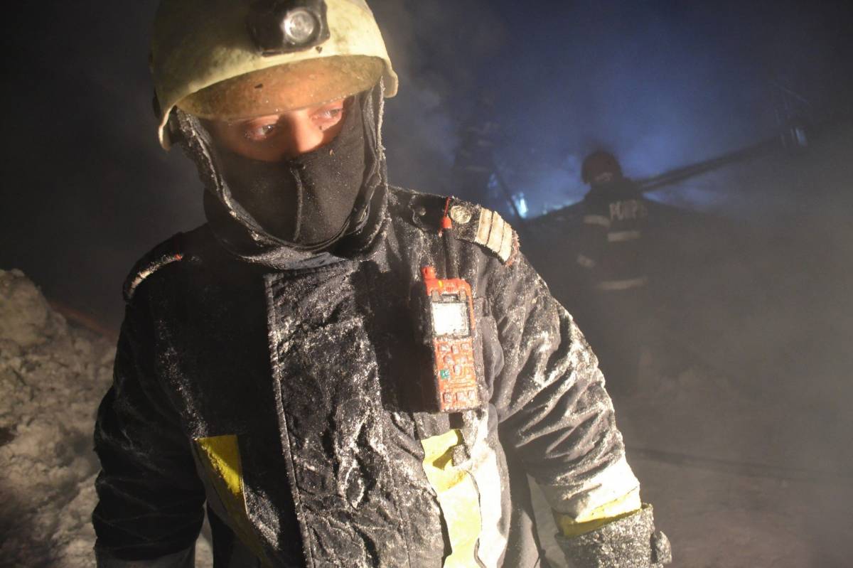 Csak váltásban tudtak dolgozni a tűzoltók Kommandón – fagyott rájuk a védőruha
