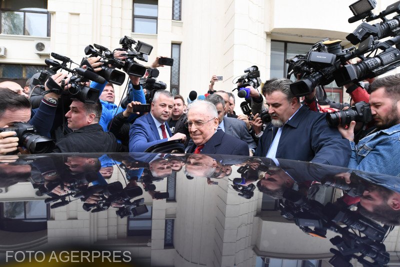 Elindult a bűnvádi eljárás Iliescu ellen – Ügyészség: a volt államfő katonai eszközöket alkalmazott diverziós céllal