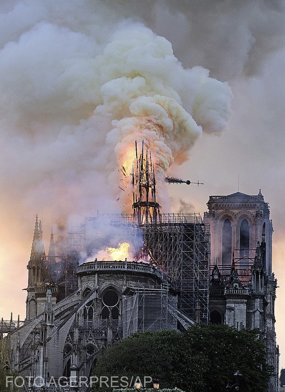 A francia rendőrség szerint valószínűleg rövidzárlat okozhatta a Notre-Dame-i tüzet