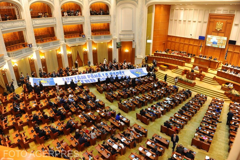 Felolvasták a parlamentben az ellenzéki pártok által benyújtott bizalmatlansági indítvány szövegét