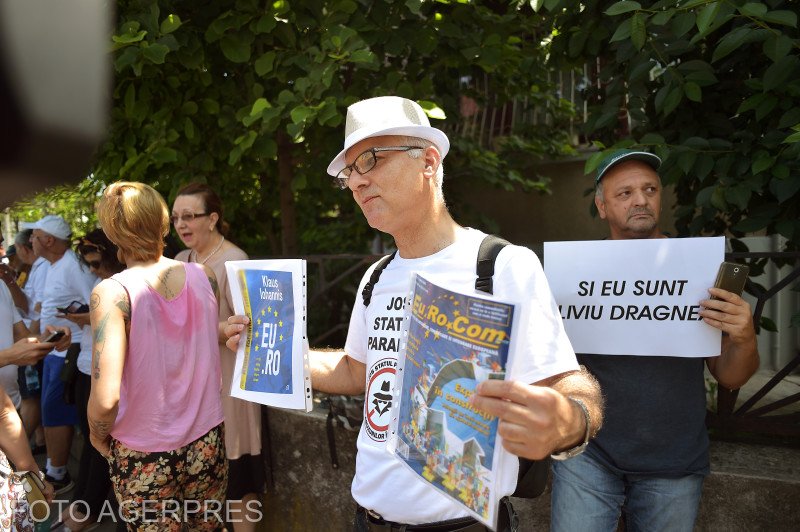 „Mi is Dragnea vagyunk!” – A PSD exelnökének szabadon bocsátását követelték Bukarestben