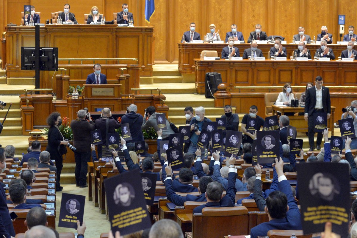 Új kormány karácsonyra, bizalmat szavazott a parlament a Cîţu-kabinetnek