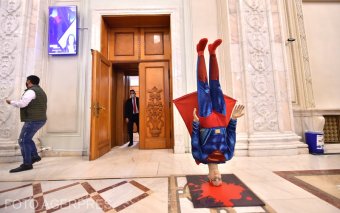 Superman ismét fejre állt: lemondatták a szenátus éléről a liberálisok Florin Cîţu volt kormányfőt