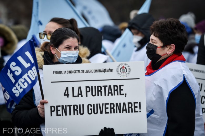 Magaviseletből négyes a kormánynak: Bukarestben tüntetnek a tanügyisek a törvényben rögzített béremelésért