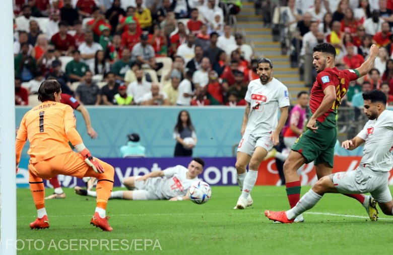 A legkiegyenlítettebbnek jósolt nyolcaddöntő lett a legelsöprőbb, Portugália „kiütötte” Svájcot a vb-ről