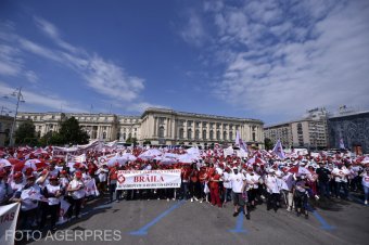 Az egészségügyi és a szociális ellátórendszer több ezer alkalmazottja tüntet Bukarestben