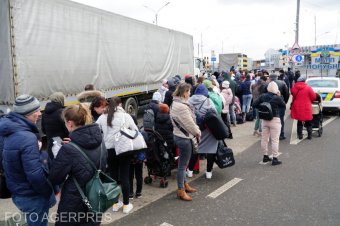 Több ezer ukrán menekült próbál bejutni Romániába a szeretvásári határátkelőnél