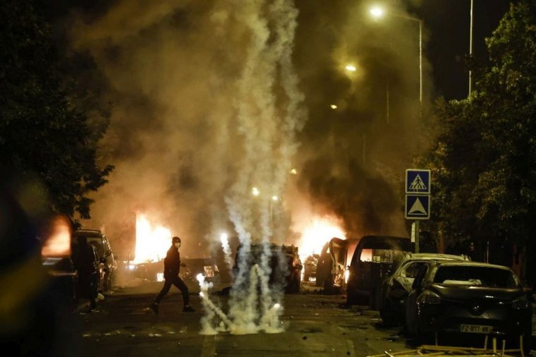 Franciaországi zavargások: újra közel ezer embert vettek őrizetbe, Mbappe is az erőszak befejezését kéri