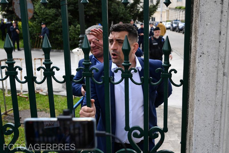 „Kapjátok el a torkát” – Csoma Botondot megfenyegették, Ludovic Orbant bántalmazták a tüntető AUR-osok