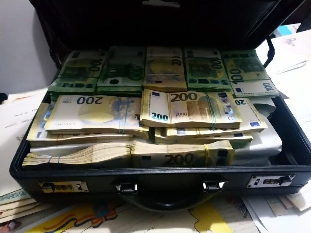 Havi ezer euró „védelmi pénzt” kért beosztottjaitól az ISCIR vezetője