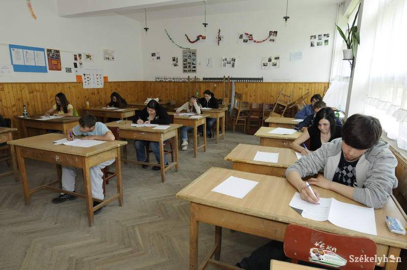 Késleltetett oktatási reform: a jelenlegi módszertan szerint vizsgáznak a hetedikesek