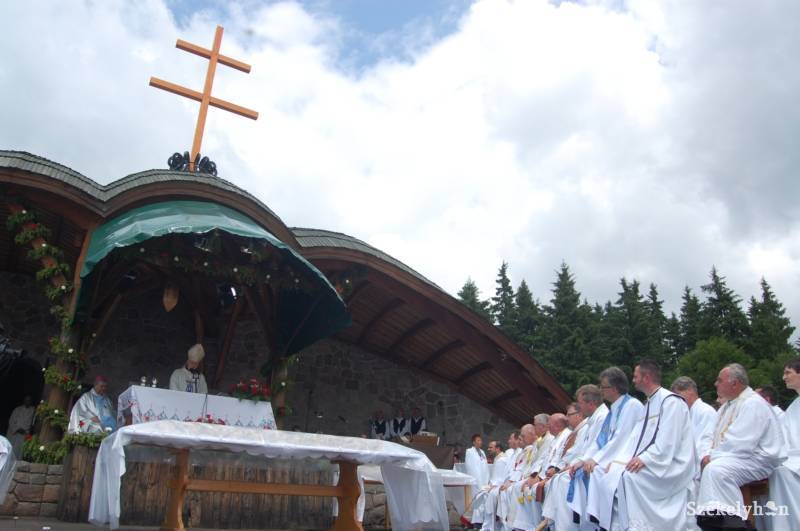 Jakubinyi érsek kiterjesztette a csíksomlyói búcsút a pápalátogatás napjára is