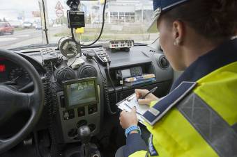Hatezer bírságot róttak ki a közlekedési rendőrök