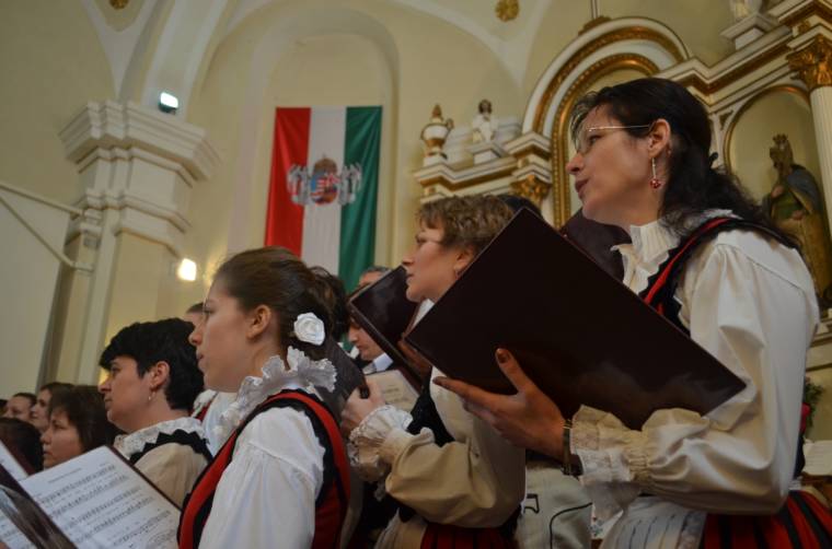Kilenc alcsíki egyházi kórus mutatja meg énektudását