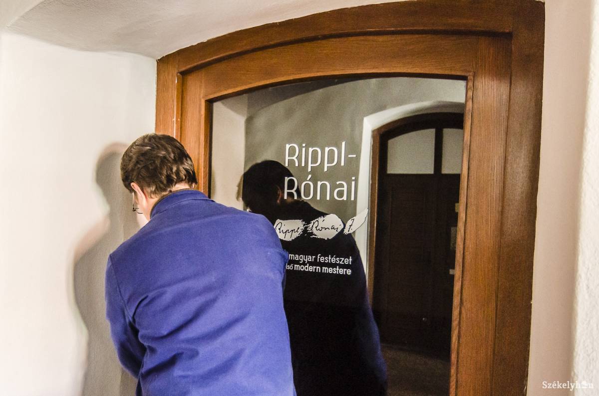 Antropológiai tárlat váltja a Rippl-Rónai kiállítást