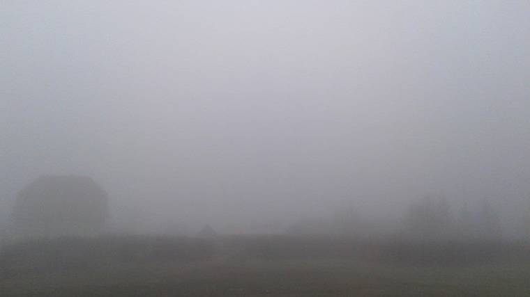 Több megyében szinte az orrukig sem látnak a ködtől