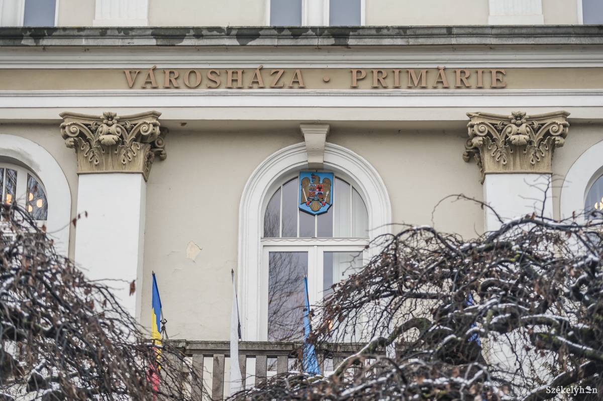 Dan Tănasă a csíkszeredai Városháza felirat miatt is perel