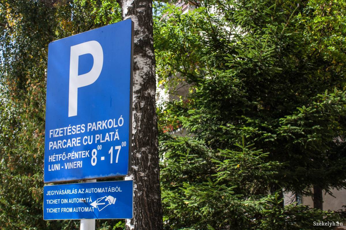 Nem bilincselnek, de pótdíjat kell fizetni a szabálytalan parkolásért